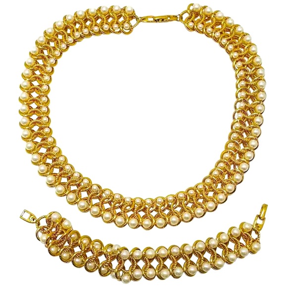 Napier vintage pearl necklace and braclet